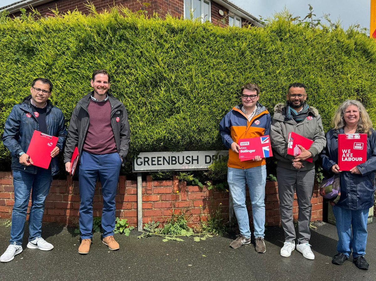 Good to campaign in Tipton & Wednesbury this morning and Halesowen for @AlexBallinger_ this afternoon. Mostly dodged the rain🌧️ 2 LABOUR GAINS on the way🌹