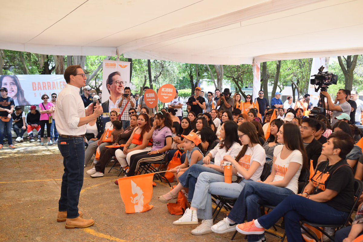 Chertorivski's tweet photo. ¡Tlalpan será naranja! Junto con @Ale_BarralesM, @alexperezcorzo y el equipo del #MovimientoChilango acompañamos a @MarinaMartiMeza, futura alcaldesa, y a l @NancyNavaVeneg1  diputada, en su cierre de campaña. ¡Con el equipo naranja, todas las alcaldías tendrán un mejor futuro! Este 2 de junio vota @MovCiudadanoMX.
