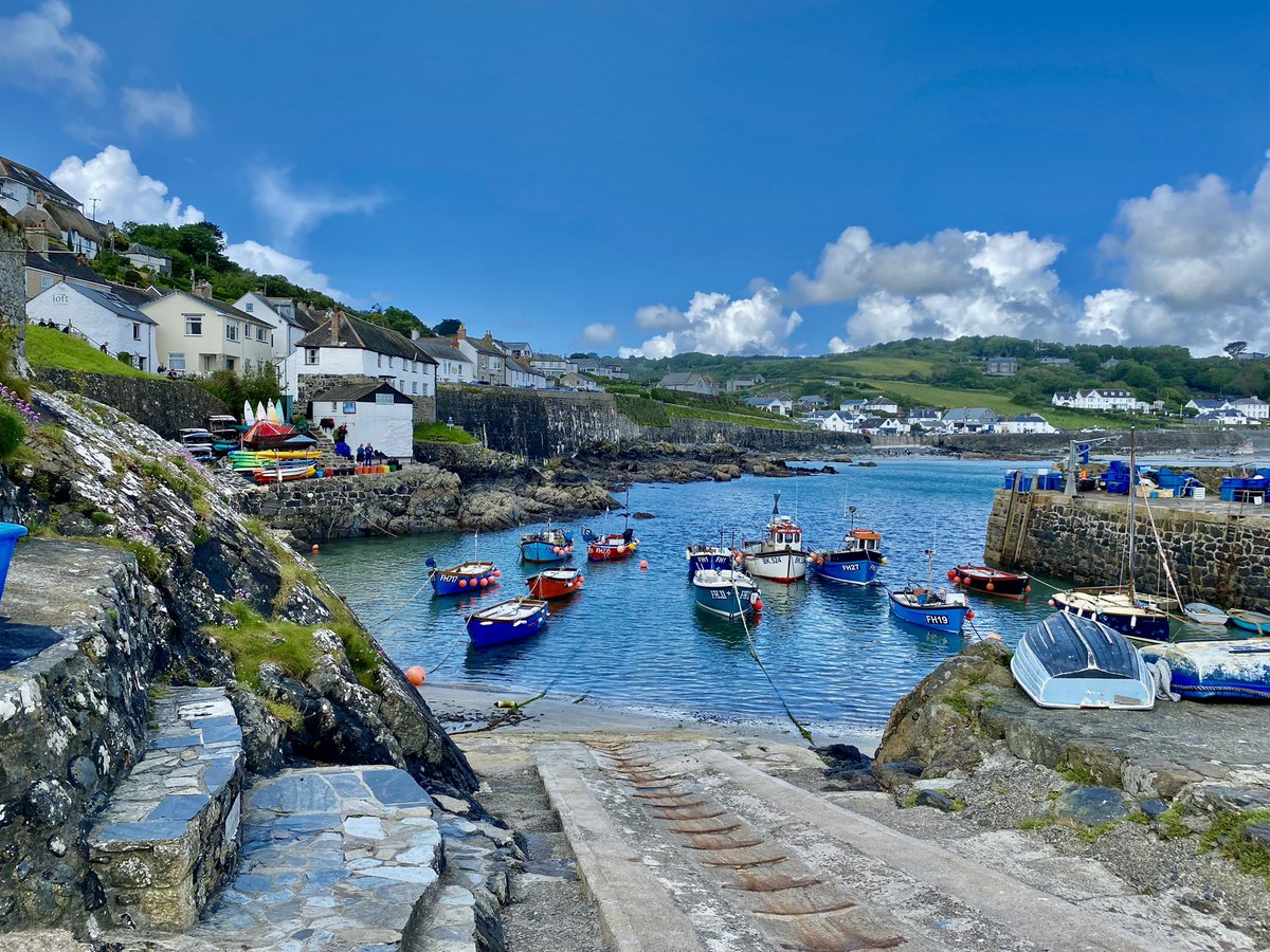 Another beautiful day today at Gunvor Cottage and our quaint village of Coverack 
Click on the link below to book your special holiday 
aspects-holidays.co.uk/cornwall/south…