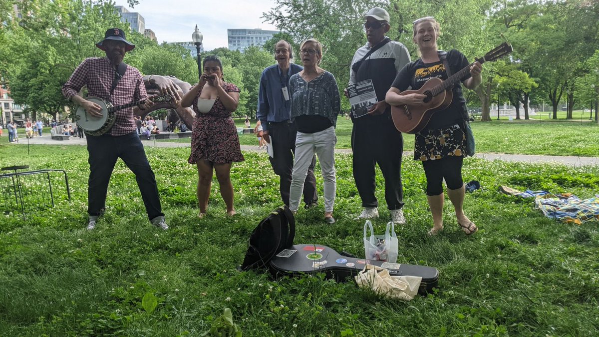 A pic from yesterday’s Justice Jam in Boston with the Embrace monument in the background. Many great conversations about the PPC and our demands clearly speak to people. 

#PoorPeoplesCampaign #3rdReconstruction