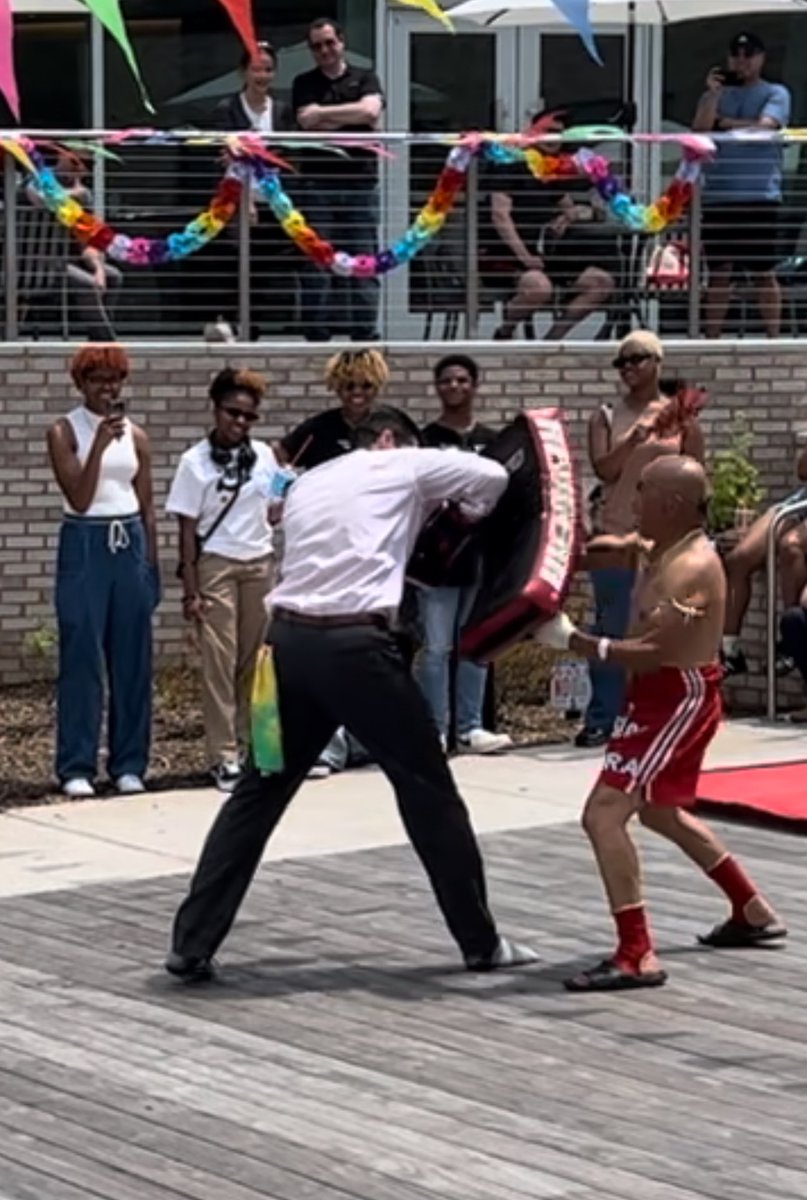 A chance meeting turned into an impromptu Thai Boxing demo at the Thai Festival in Manassas. I still got it! 🥊 
#GarciaVa #vasen