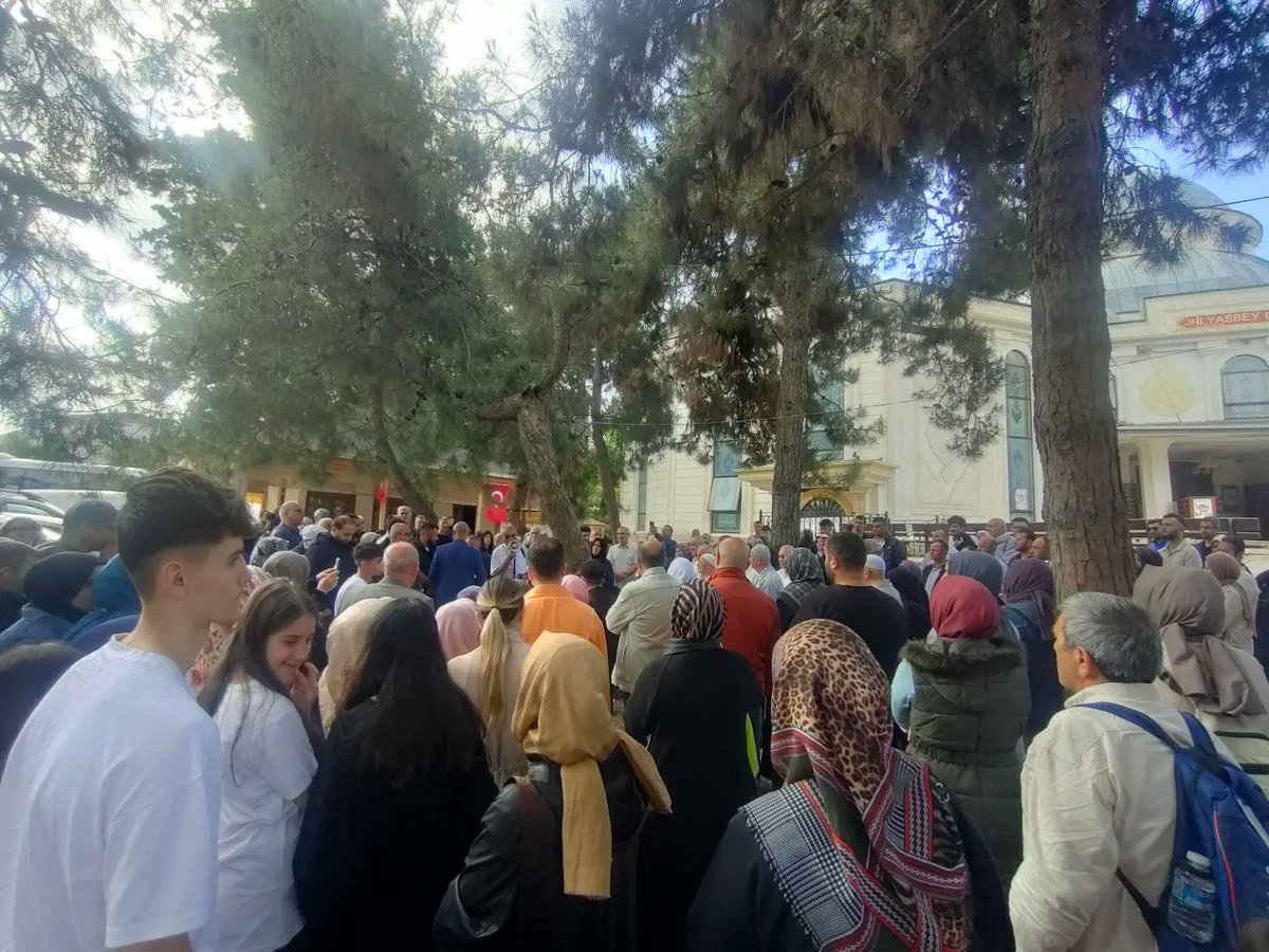 Hac vazifesini yerine getirmek için yola çıkacak olan kıymetli hemşehrilerimiz dualarla uğurlandık. Rabbim hac vazifelerini kolay ve kabul eylesin. #AkKadınGebze🇹🇷