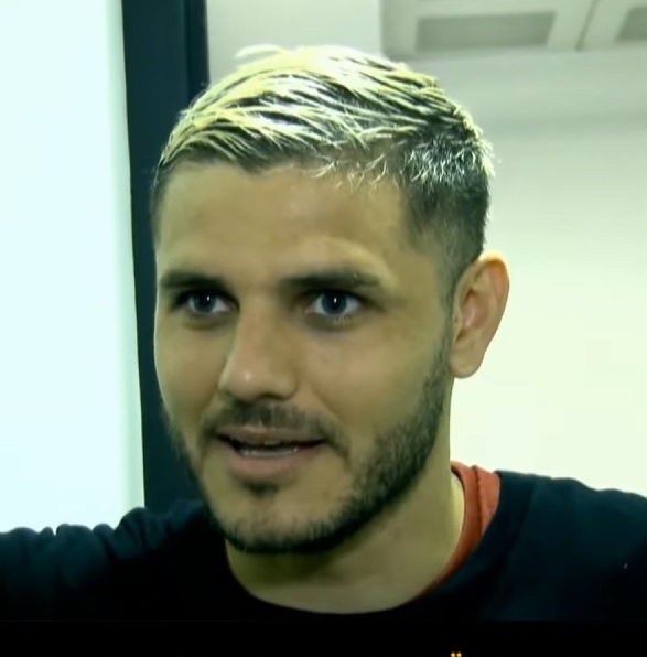 futbolarena's tweet photo. Icardi: "Ben Galatasaray için çok fazla parayı reddettim. Camia için. Taraftar için. Yönetim için. Hocam için. Galatasaray için. Seneye de burada olacağım. 5. yıldız için mücadele edeceğiz. Galatasaray zaten çok büyük. Galatasaray'ı daha da büyük yapacağız." (GS TV) https://t.co/Og8Qzq9rcs