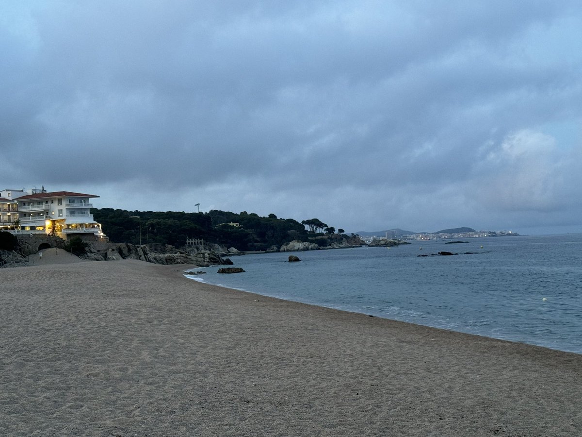 CSGSWater's tweet image. Relaxing and playing a few games on the beach this evening