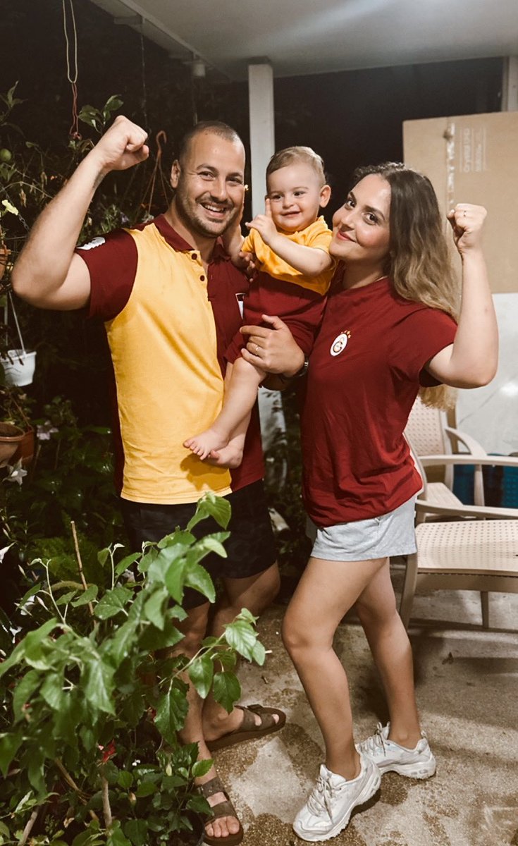 Yaşı 1 gördüğü Şampiyonluk 2 ! ♥️💛
Büyüksün #Galatasaray #MayıslarBizimdir #Hedef25 #Cimbom #ŞampiyonGalatasaray