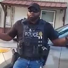 autisticrexie's tweet photo. @saltysauerkraut cops name is Myron Woodson btw https://t.co/CPi1pF3sPD
