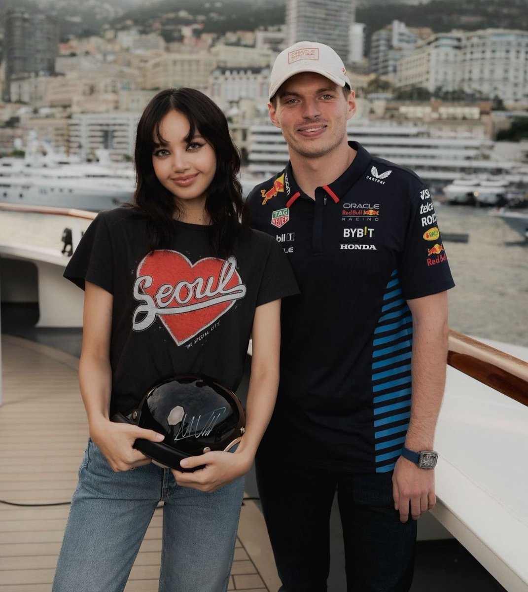 #Lisa looking so beautiful with racing champ #MaxVerstappen at the Monaco Grand Prix!
👏✨💫🌟🌟🏎️🇲🇨👑👑❤️‍🔥

#LLOUD @wearelloud
#Lalisa #Monaco #MonacoGrandPrix