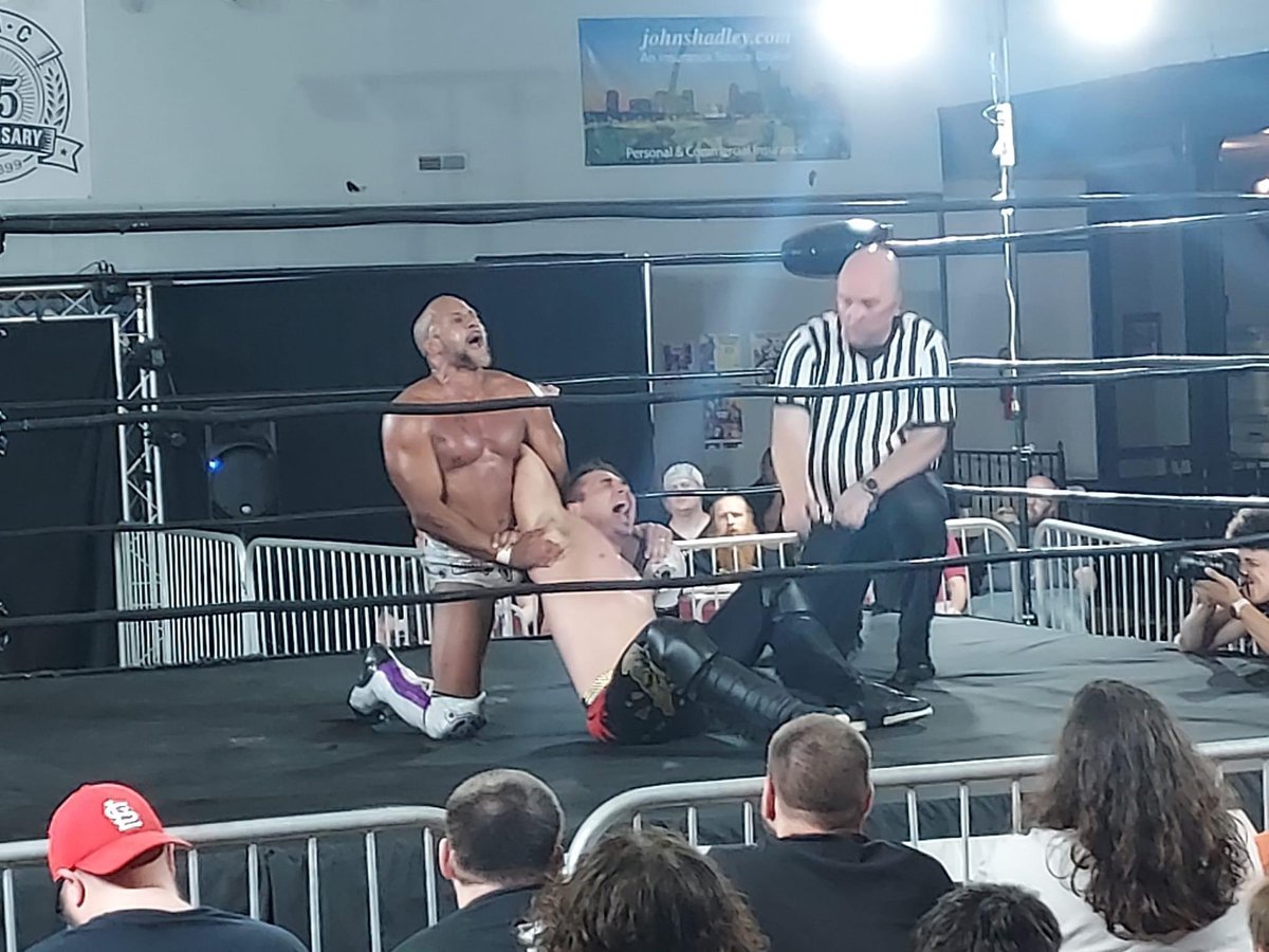 .<a href="/TheRohitRaju/">Rohit Raju</a>  attempts to make <a href="/jpwarhorse/">Warhorse</a> say uncle. #wrestling 
🤼: <a href="/WeAreGloryPro/">Glory Pro Wrestling</a> 
📸: Patrick Brandmeyer
