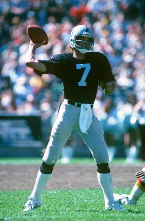 Happy birthday Dan Pastorini with the Oakland Raiders in 1980. #danpastorini #quarterback #nfl #oaklandraiders #superbowl #houstonoilers #losangelesrams #philadelphiaeagles