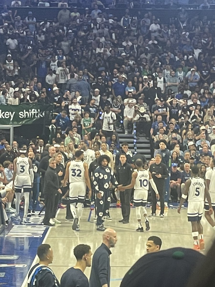 jonathanunitas's tweet image. Another game another trash fit for Daishen Nix