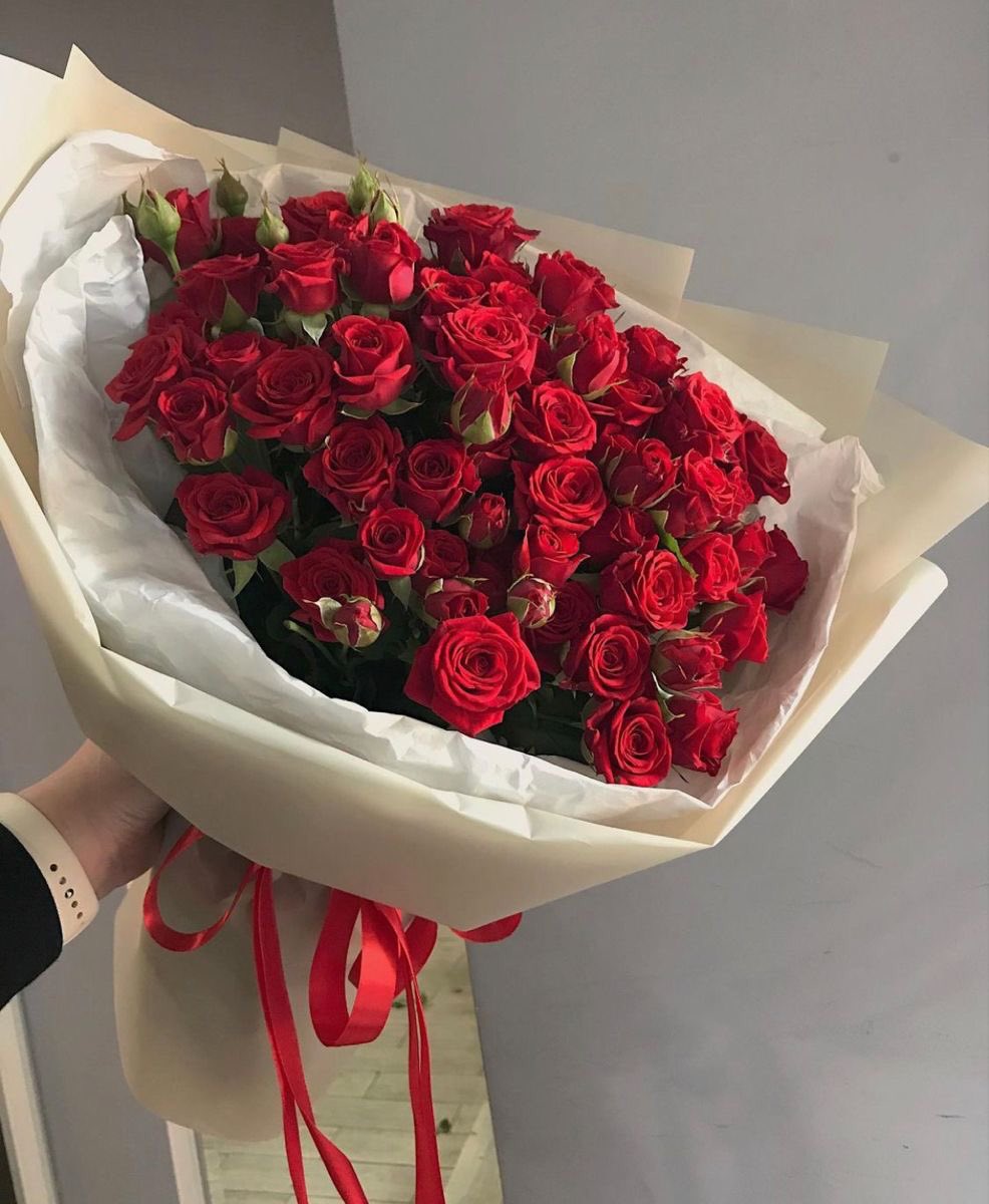 bcsenez's tweet photo. Remember a day in Queendom? You said you wanted flowers that we would use for stage purposes. No need for that, I will give you flowers in person, even if it's not your special day, and that's how precious you are in my life. please don't ever get tired of me. I love you! 😾 https://t.co/GcxLFFAwy1