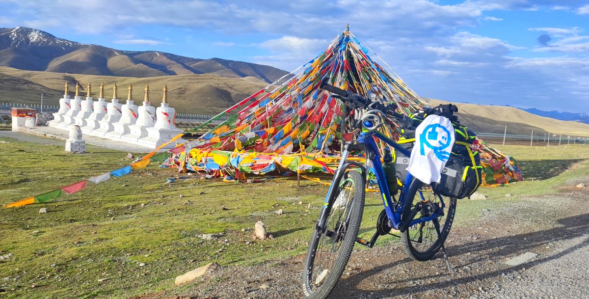 At an altitude of 4,600m, the "Eight Pagodas of Northern Tibet" is the guardian of the grasslands of northern Tibet, one of the most sacred places of worship, and I am sure you mfers will all be blessed