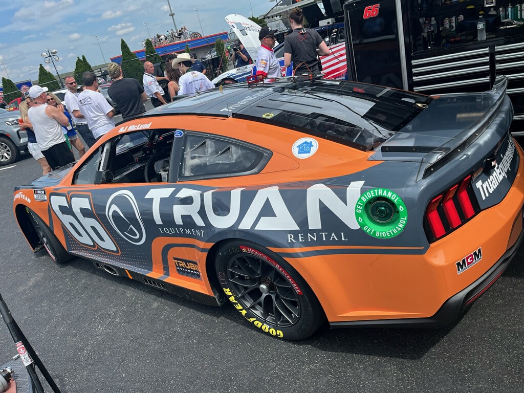 Developed a couple of issues as the race reaches half-distance. Volts dropped considerably during Stage 2, robbing us of horsepower, though it seemed to stabilize at the end of the stint. @bjmcleod78 juggling that and brake fade. #NASCAR #CocaCola600 #MemorialDayWeekend