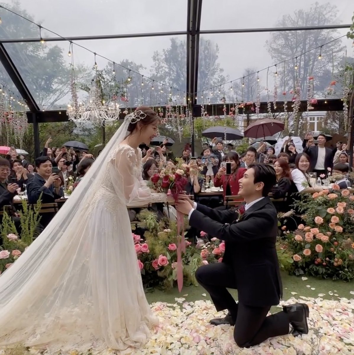 CONGRATULATIONS, RYEOWOOK &amp; ARI 🥂💙

LOOK: Super Junior’s Ryeowook has tied the knot with former TAHITI member and fellow singer Ari.

The special day also marked the reunion of all members of the K-pop group, including Han Geng, Kibum, Sungmin, Kangin, Henry and Zhou Mi. | 📷: