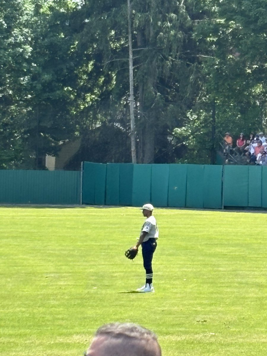 Leoninthe518's tweet photo. @cgrand3 @CC_Sabathia @CY24_7 @baseballhall @MLB @PlayersAlliance I know this may sound weird so I was sitting in the stands yesterday in right field a little boy in front of me asked me to yell Grandy so you would wave his wayโฆ. Which you did made the whole kids day. Thank you #GrandyMan https://t.co/aMP3cHNogw