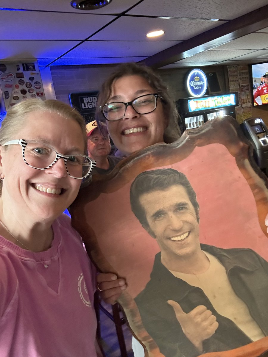 AmandaReneaZ's tweet photo. Ayeeeeeeeee! Super epic find in a co-worker’s garage this weekend. @hwinkler4real We’re hanging this in the restroom at the bar where we work. #epic #thefonz https://t.co/1LmvUH7s9m