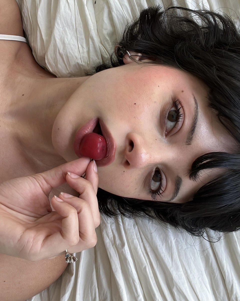 earlygirl__'s tweet photo. welcome back cherry season i missed you https://t.co/KR3OD9xTMa
