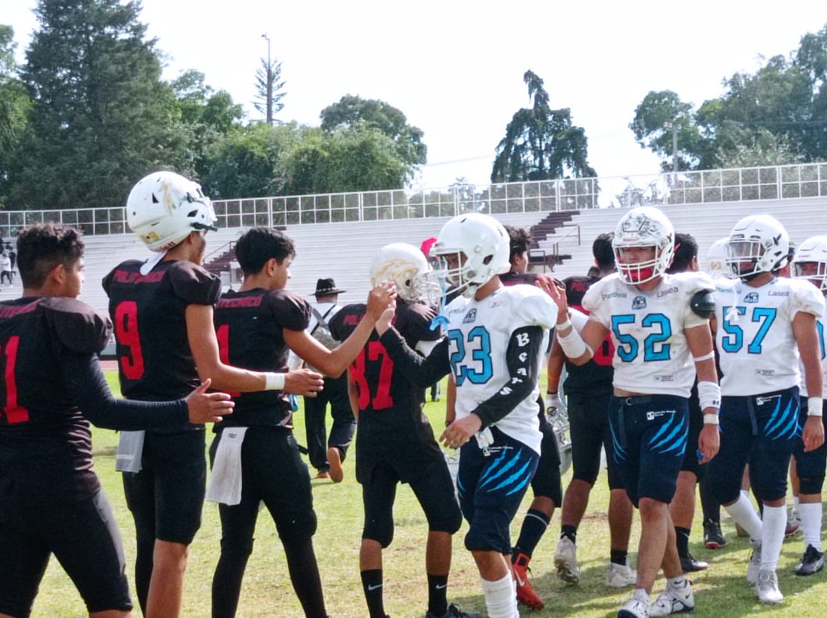 ipndeportes's tweet photo. Finalizamos este domingo en el 🏟️ Wilfrido Massieu con una gran victoria! Los #Coyotes del @cecyt13oficial se llevaron el triunfo frente a los #Bears 🐻🏈 con un marcador 1️⃣3️⃣ a 0️⃣.
 #FBAIPN🏈
 #PasiónYVictoriaIPN❤️ https://t.co/xDIx1T5pgr