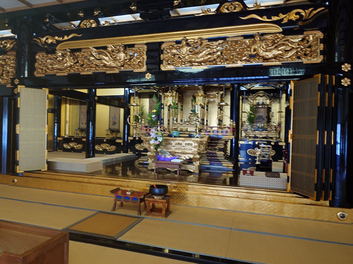 I visited one of the temples in Fukuoka. It was interesting seeing this temple again and the golden statues and shrines.