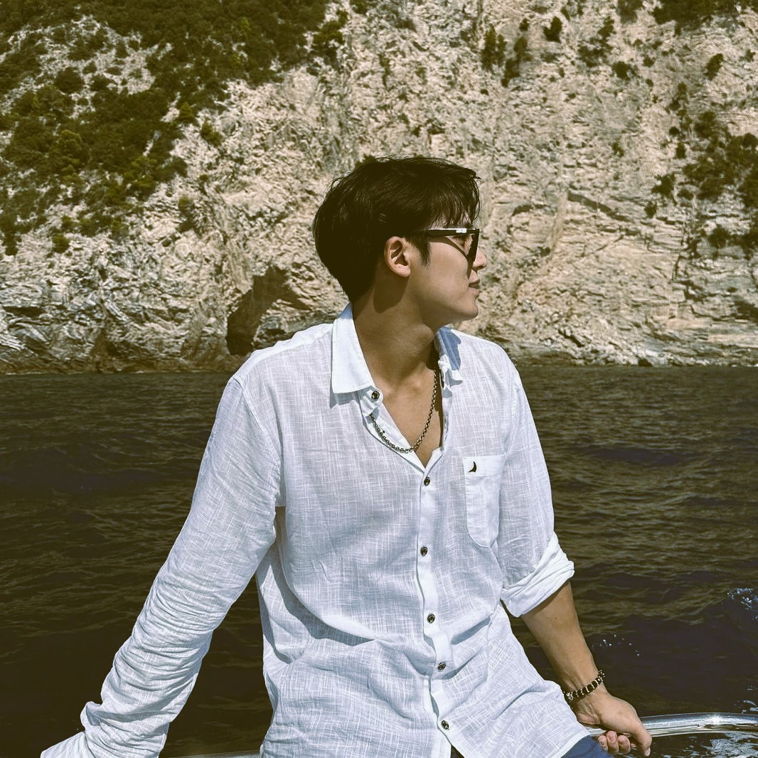 checkyeshoshi's tweet photo. you, i always need you
🍷 jigyu / gyuhoon / #규훈
🍷 e / 4k words
🍷https://t.co/CmhzD4kalZ

Tuscany is beautiful — but it doesn’t hold a candle to Mingyu at sunrise.

(or: Mingyu and Jihoon in Italy.) https://t.co/sF83tgvJJn