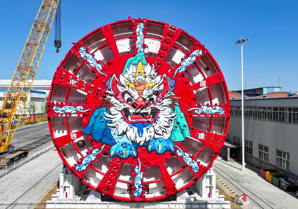 #CRCCUpdates The latest heavy-duty machine from #CRCC has arrived!⚙️ The 'Shanhe' tunnel boring machine was launched on May 19th. It will be used for the construction of the world's largest underwater tunnel boring project currently under construction - the Jinan Huangganglu