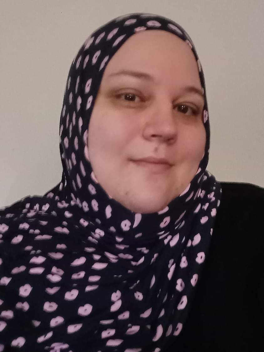 It's a dark rainy day here in Seattle so I'm wearing a cheerful print hijab. I wear this one all the time it's my favorite. No plans today or tomorrow but on Tuesday I get a bone scan for my Osteopenia. 

What are you up to today? Any Memorial Day plans?