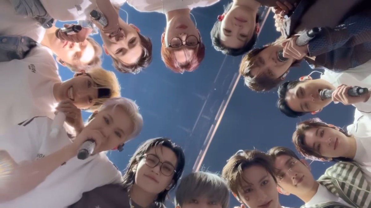 monicrumbs_02's tweet photo. SEVENTEEN🩷💙 https://t.co/Z3zQoR0hVb