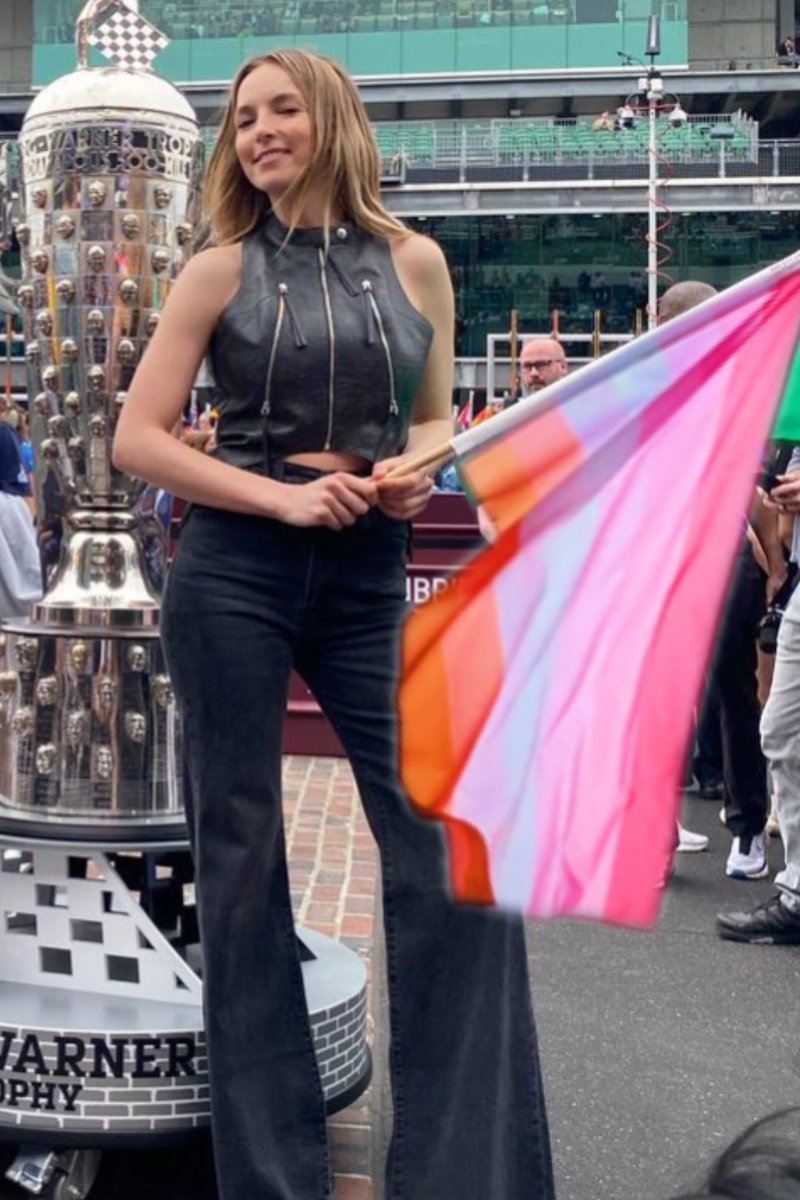 jodiecomerobs's tweet photo. jodie for pride month https://t.co/INUgN0R0q5