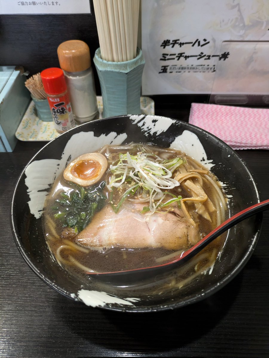 ke_bapapa's tweet photo. さっぽろらぁめん くわの実
@kuwanomi_ramen
しょうゆらぁめん味玉付き 700円

ここのランチはコスパがいい😆 https://t.co/zJKt1SI5XT