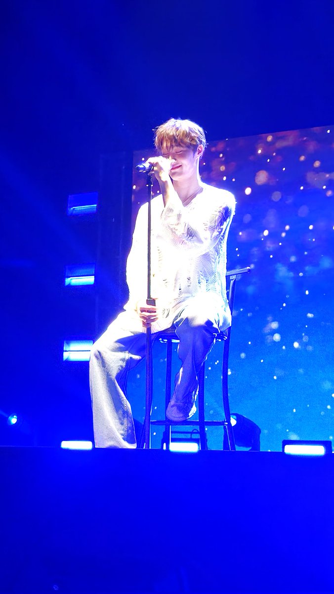 alohworld's tweet photo. Hyunsuk literally SHINES ๐ฉท
#CIX #CIXinMexico #0_or_1_MEXICO https://t.co/ULx6hSKXwO