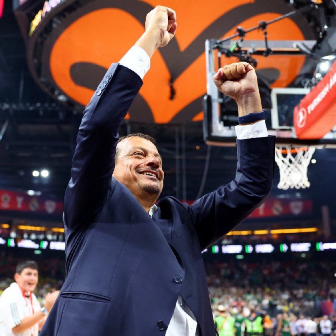 🏀 Ergin Ataman, #EuroLeague'de yine şampiyon! 🏆 2021 🏆 2022 🏆 2024 👑