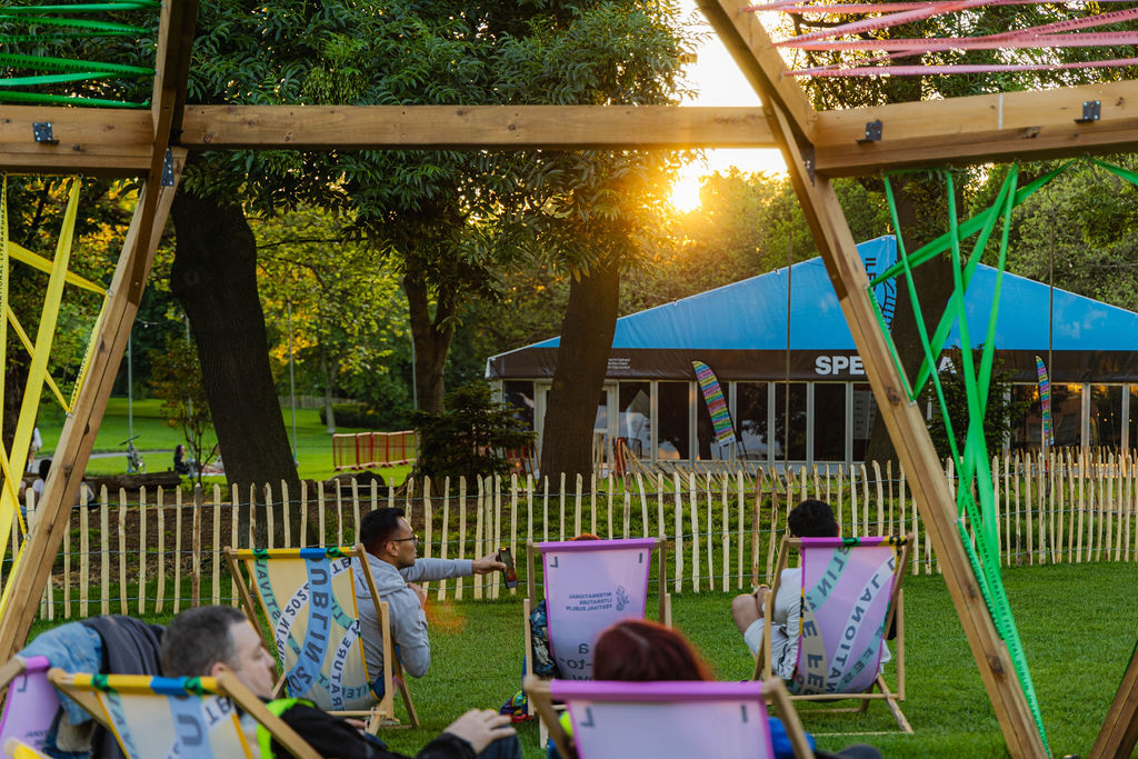 And that's a wrap! The sun has set on another wonderful year of International Literature Festival Dublin here in Merrion Square Park. Thank you for joining us – we'll be back before you know it! #ILFD2024 📸 Ana Duca @DubCityCouncil @artscouncil_ie