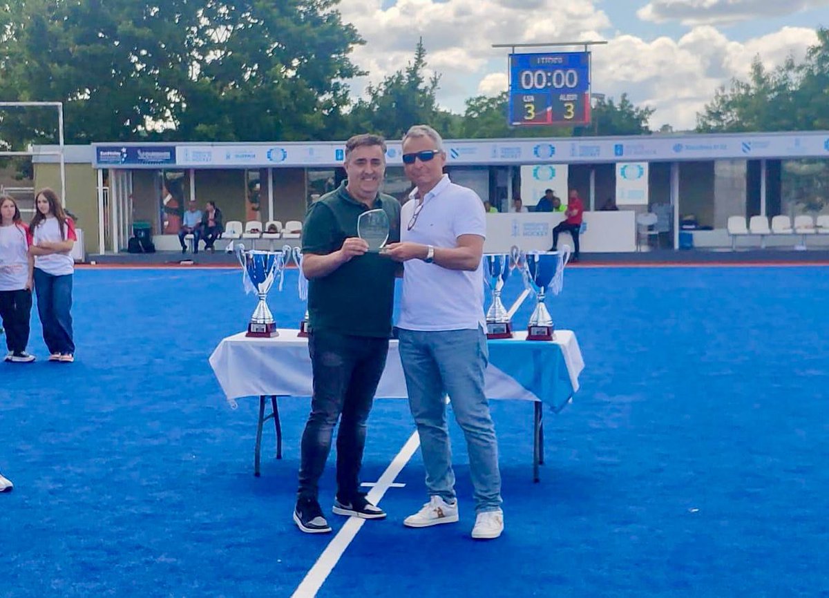 DeputacionOU's tweet image. O deputado provincial Jorge Pumar Tesouro @pumarjorge asistiu esta tarde á entrega de medallas da Copa Galicia de Hóckey Herba 2024. No Campo de Hóckey de Mariñamansa.