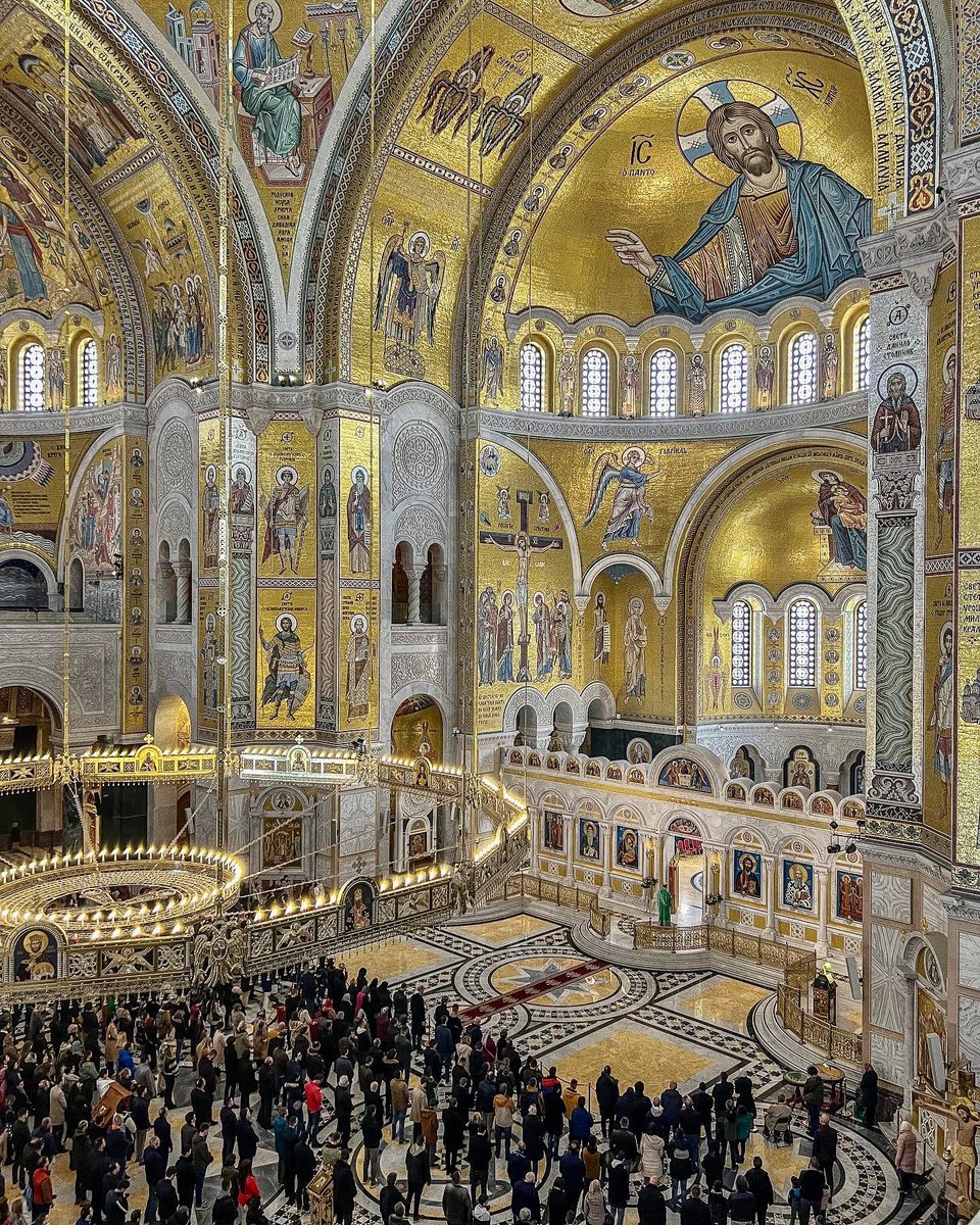 Reminder that the world's largest mosaic was completed in 2020. This is the 'new Hagia Sophia' — unveiled just months after the original was converted into a mosque. And it's the greatest church built for centuries... (thread) 🧵