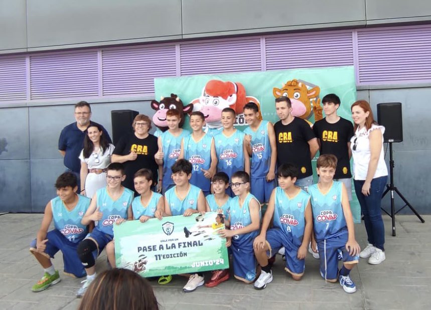 cbalmeria's tweet photo. Nuestros MINIS siguen de “fiesta”. Hoy, en
@CopaCOVAP celebrado en Viator , han ganado en sus categorías masculina y femenina y representarán Almería en la Fase Final que se celebrará el 15 y 16 de junio en La Carlota. ⛹️‍♀️🏀⛹️
Orgullosos de vosotros
CBA CLUB DE CANTERA 
@Cajamar https://t.co/ExYQRoaJIh