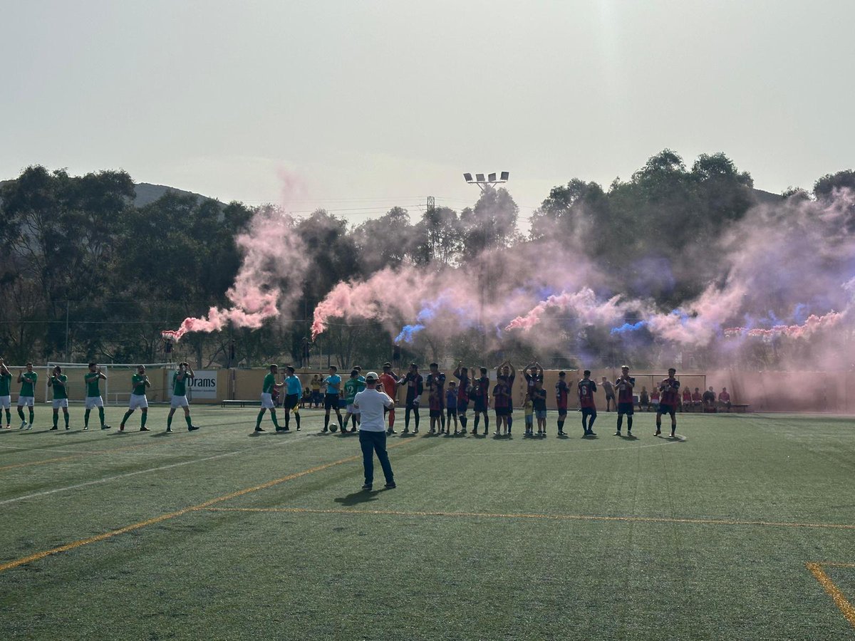SFCMinerva2's tweet photo. Gracias afición, está victoria es en parte gracias a vosotros también, por animar y no bajar los brazos en ningún momento  y ayudarnos a remontar el partido desde la grada.
Esperamos que el domingo que viene podamos vivir un ambiente parecido en los Garres. https://t.co/nhnhW2tiJn