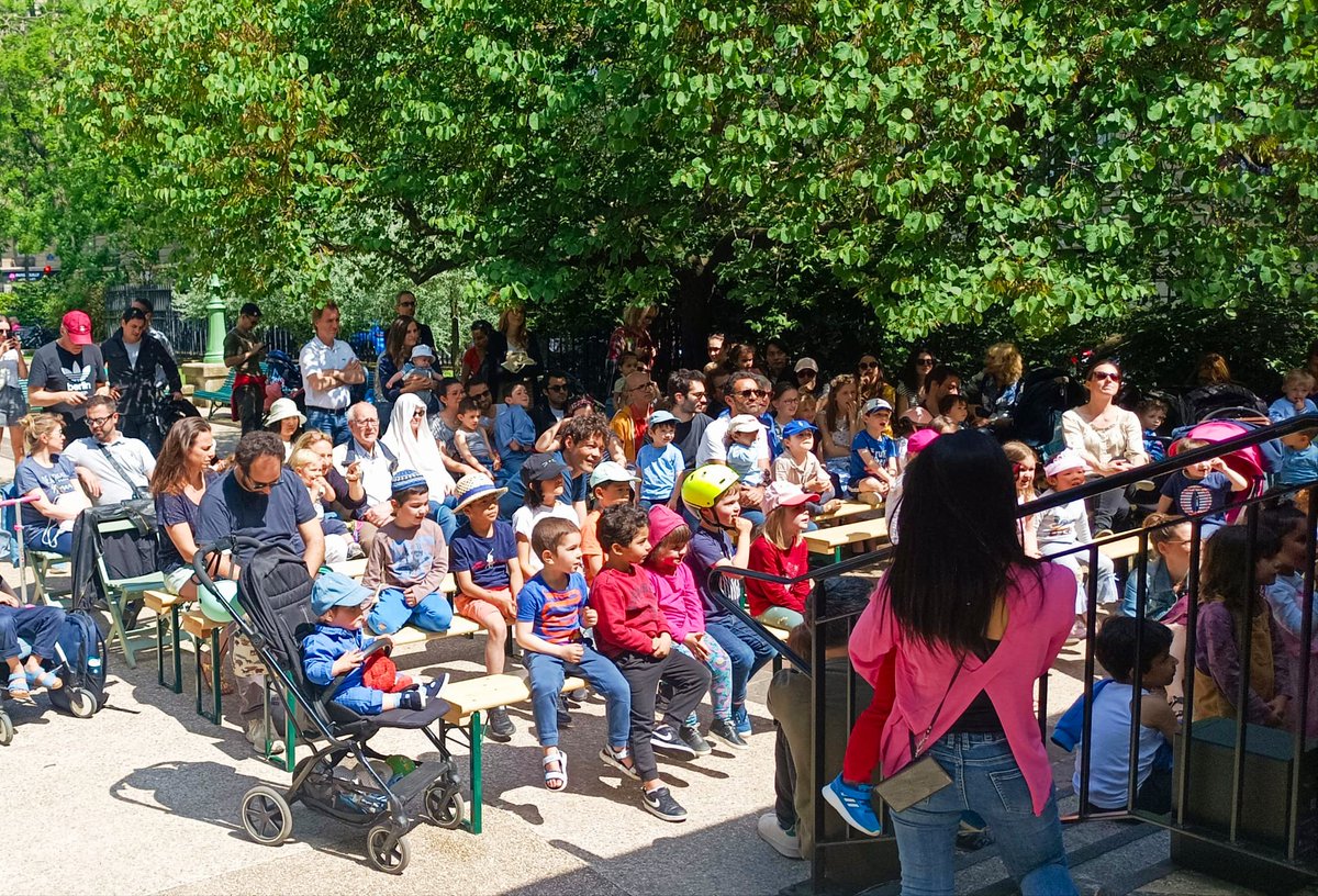 geoffroyboulard's tweet photo. #Culture Heureux d'accueillir pour le spectacle de marionnettes promenade #Péreire avec @JDBerthault @Marie_Content les enfants et leurs parents pour ce dernier "Rendez-vous culturel des petits et tout-petits" de la saison, organisé par @Alix_Bougeret @Mairie17 : un beau succès ! https://t.co/5J19JEtxso