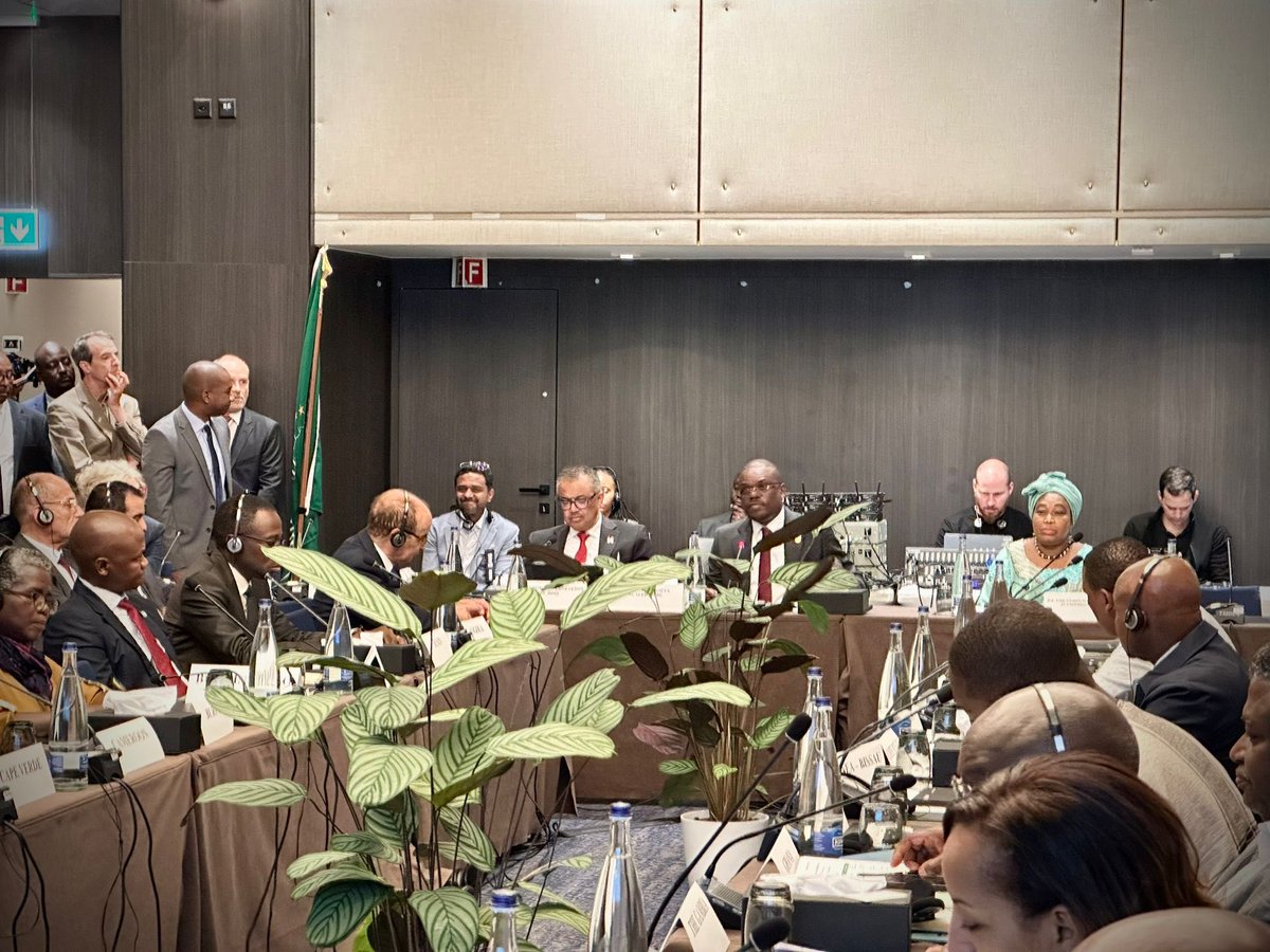 The African continent is now resolved to produce over 60% of its vaccines by 2040. I joined my sisters and brothers at the @AfricaCDC Ministerial Consultation on Local Manufacturing ahead of #WHA77. Only with continental unity can we create a healthier, safer, fairer Africa.