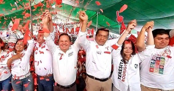 jaimejuntos's tweet photo. ¡Ya ganamos!
Miguel será Presidente y tú amigo Jaime Cervantes, Diputado.
#TrabajemosJuntos #IVDistrito #Lerma #Ocoyoacac #Xonacatlán #Jilotzingo #IsidroFabela #VotaPorJaimeCervantes #PRI #VotaPRI https://t.co/COC0Y81MOD