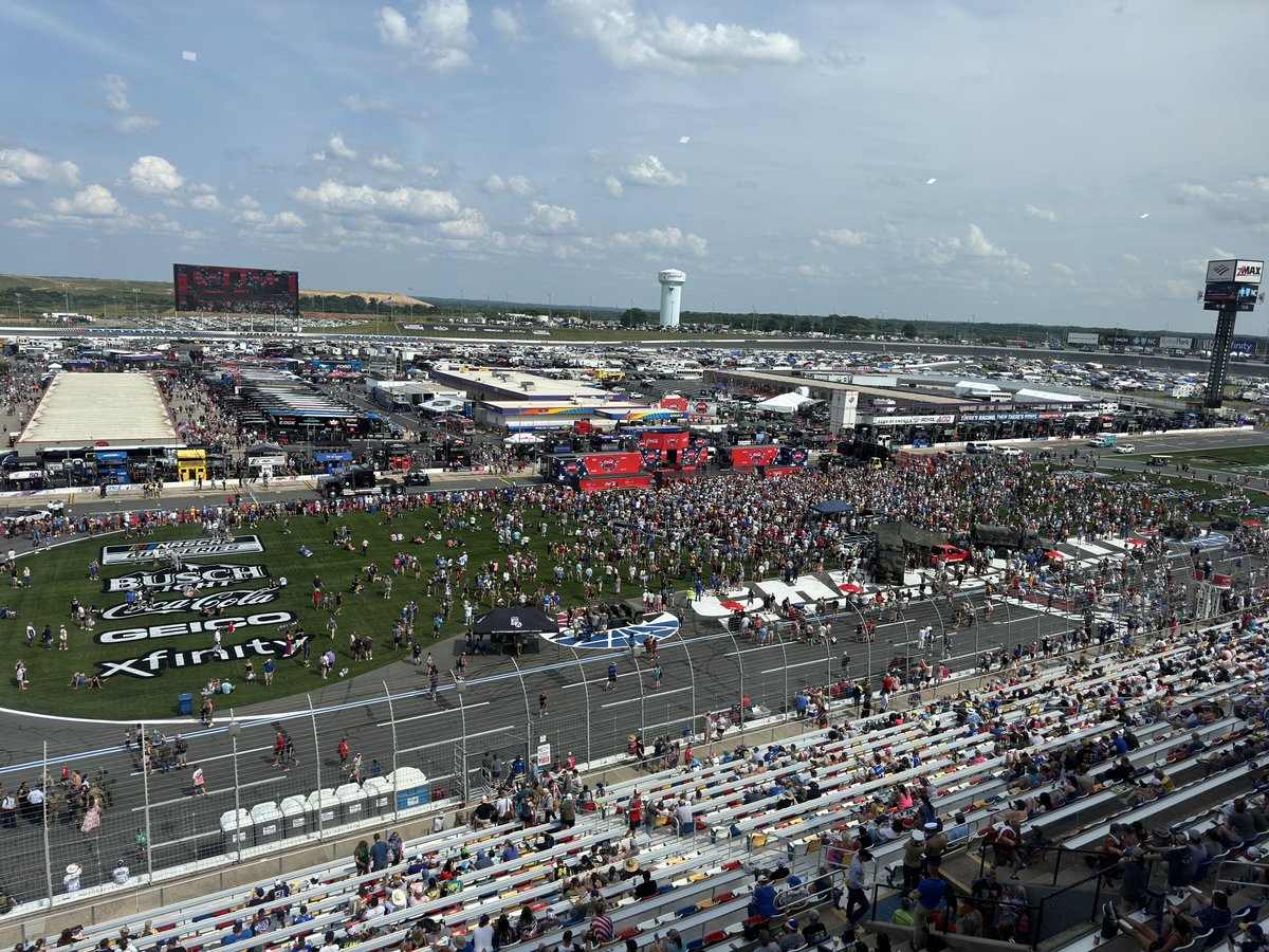 Big crowds today for the #coke600