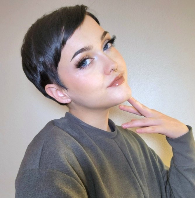 head shot ✨️ 🦋 https://t.co/WYFSfS0Nhs<a href="/tag/mvsales"class="tags"><span>#mvsales</span></a>