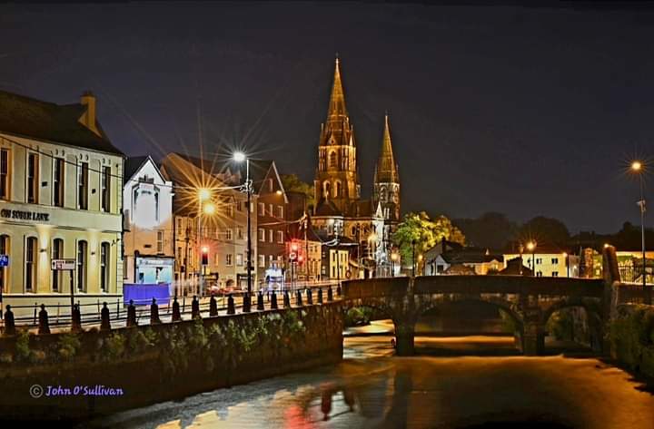 St Fin Barres Cathedral with the South Gate Bridge..🇦🇹 Cork City, Ireland. 

📸 @PhotoJohns

@corkbeo @corkcity