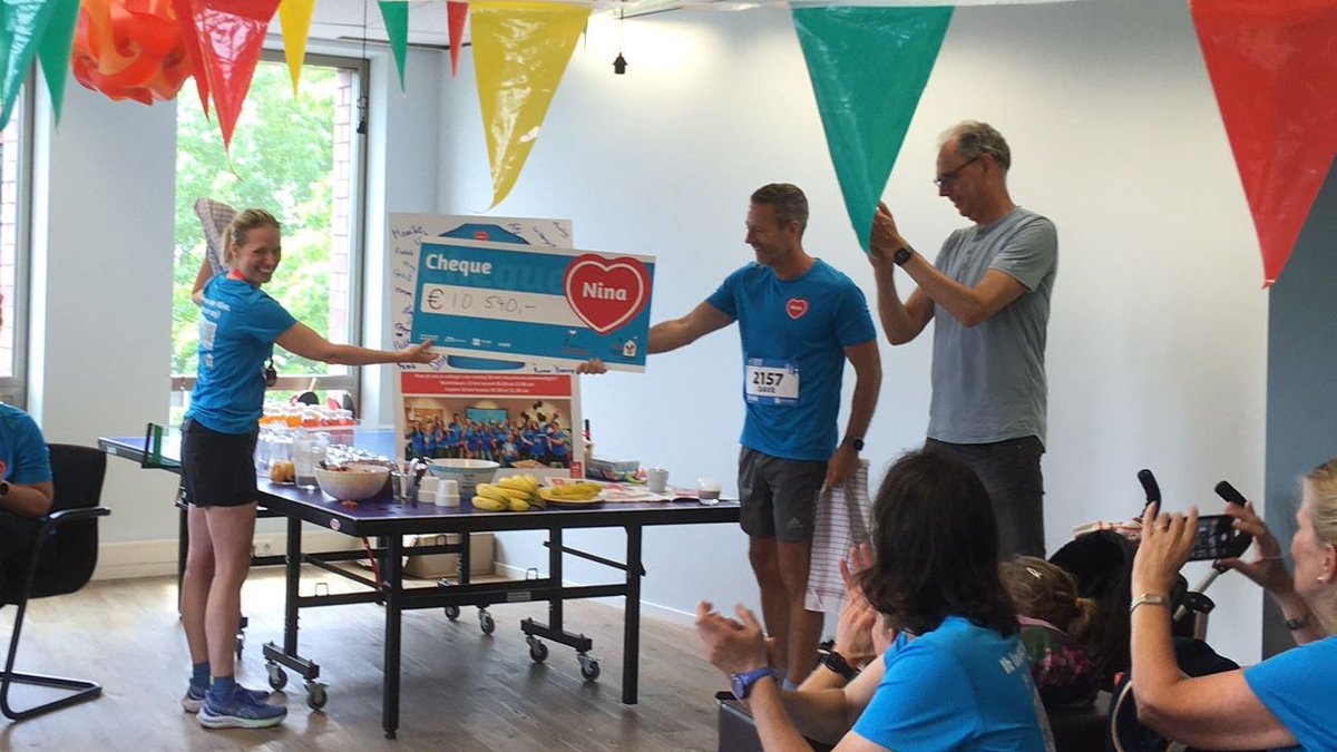 Wandelaars en hardlopers van <a href="/VeiligVerkeer/">Veilig Verkeer Nederland</a> hebben bij de marathon van <a href="/Gem_Amersfoort/">Gemeente Amersfoort</a> samen meer dan 10.000 euro opgehaald voor Nina, voor <a href="/Hartekind/">Stichting Hartekind</a> en <a href="/Kinderfonds/">Ronald McDonald Kinderfonds</a>! Dank aan alle donateurs! Bekijk hier de aftermovie: youtube.com/watch?v=lTPL2n…