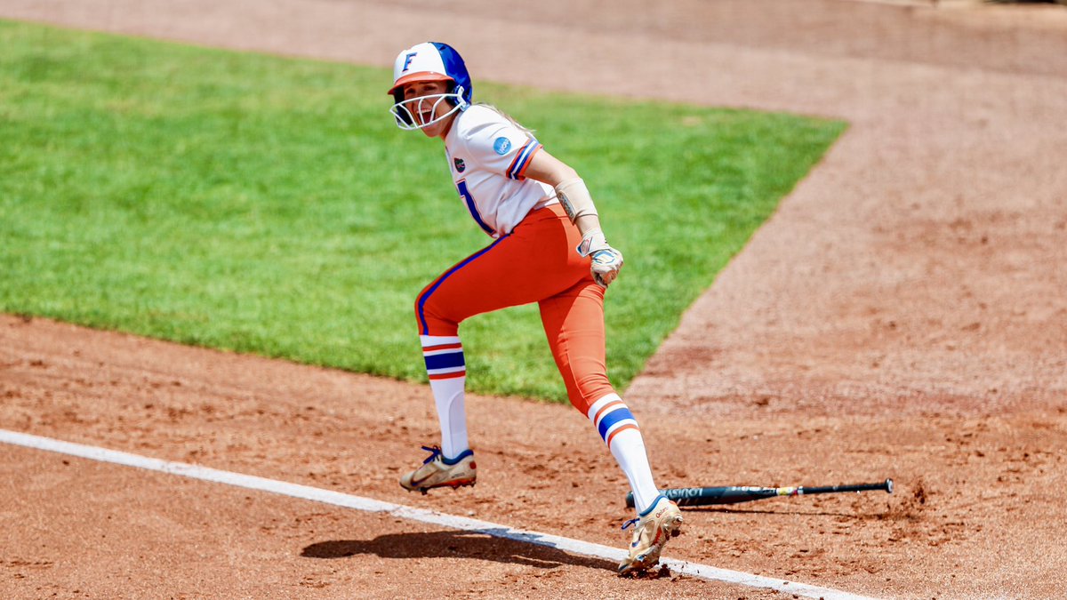 GatorsSB's tweet photo. Feeling Super 😏 https://t.co/Id8EIdQpfz