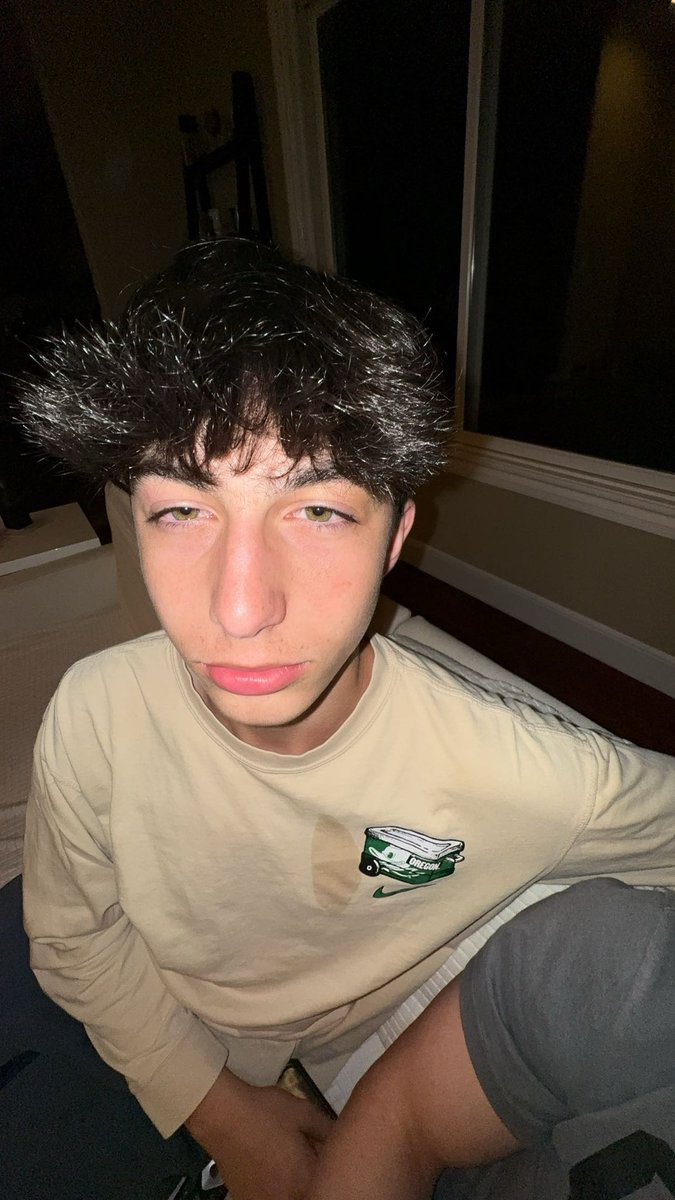 manlymenofsiwi's tweet photo. He may not be the most athletic Levy brother, or the smartest, or the funniest, or the tallest, or the strongest, or the most popular, … or most attractive, but he is our 38th Aleph Shomer. We love you Isaac🥰🥰 
+19 Aura (3.3 new total) https://t.co/9Do8ewkhW0