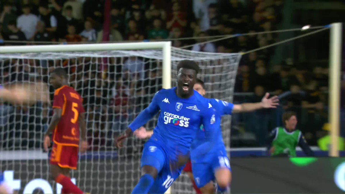 SerieA's tweet photo. NIAAAAAAANG NIAAAAANG NIAAAANG NIAAAANG!!!!! 
UN GOL AL SAPORE DI SALVEZZA!!! 🤯💙 @EmpoliFC 

#EmpoliRoma 2-1 al 93'! 🔥🔥🔥 https://t.co/xugffO1F49