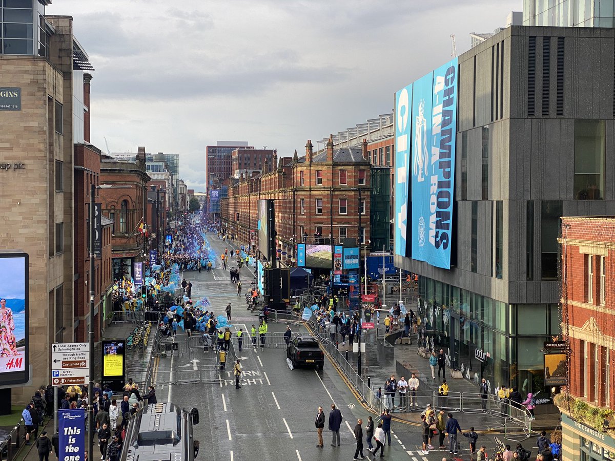 Nottingham Forest                            Man City
Promotion parade               4 in a row parade

This is embarrassing 😭