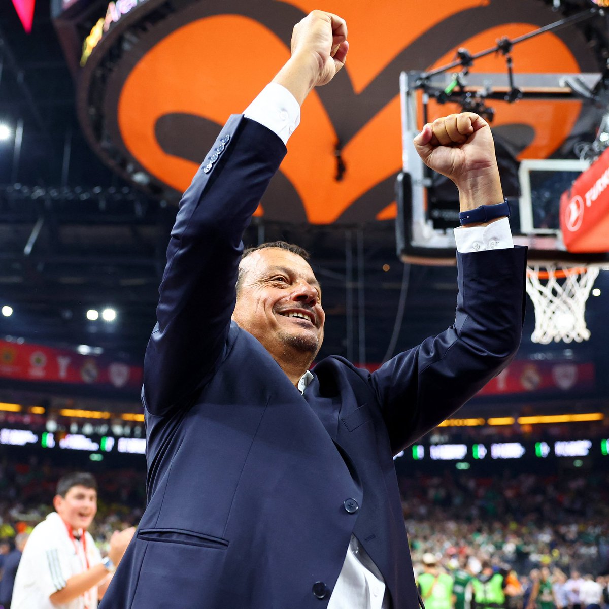 Panathinaikos Başantrenörü olarak EuroLeague finalinde Real Madrid'i yenerek şampiyon olan 17123 sicil no'lu kulüp üyemiz Ergin Ataman'ı yürekten tebrik eder, başarılarının devamını dileriz.