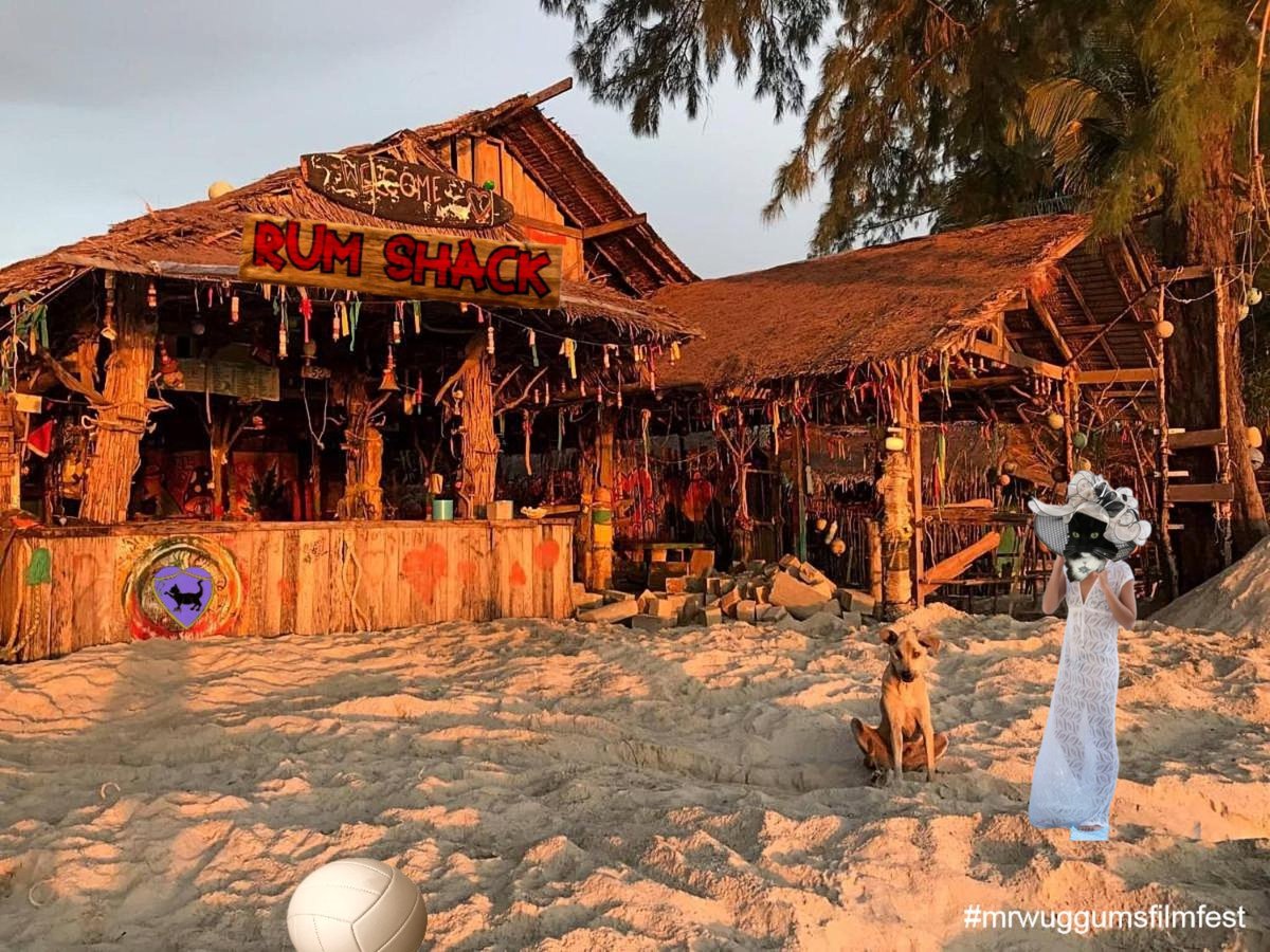 Hewlo, pup…mew want to play with the ball later? I’m gonna eat lunch now and sit on the beach right now! I’ll be back 🥰 Kose 🏜️#CactusGulch #chilltent  #chilltent
