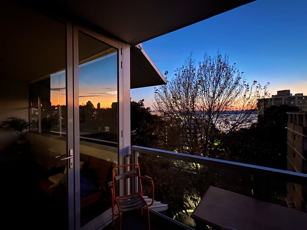 subbie's tweet image. Good morning from the new digs! Excited by this view. I&apos;ve even put a little writing desk out on the balcony. #MorningPages #ElizabethBay #RushcuttersBay